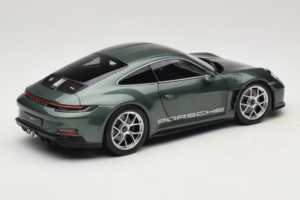 Porsche 911 992 S/T Malachite Green Metallic Norev 1:18 187472 Kovina – slika 3 od 8