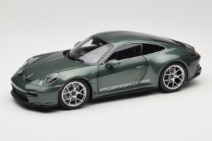 Porsche 911 992 S/T Malachite Green Metallic Norev 1:18 187472 Kovina