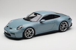 Porsche 911 992 S/T Meisenblau Norev 1:12 127550 Kovina