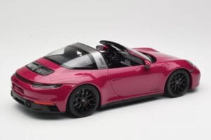 Porsche 911 992 Targa 4 GTS Rubystar Minichamps 1:18 155061066 Kovina – slika 2 od 6