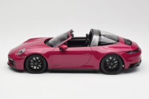 Porsche 911 992 Targa 4 GTS Rubystar Minichamps 1:18 155061066 Kovina – slika 3 od 6
