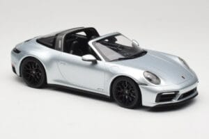 Porsche 911 992 Targa 4 GTS Srebrna Minichamps 1:18 155061061 Kovina – slika 4 od 6