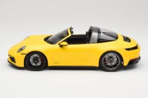 Porsche 911 992 Targa 4 GTS Rumen Minichamps 1:18 153061064 Kovina – slika 3 od 6