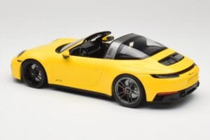 Porsche 911 992 Targa 4 GTS Rumen Minichamps 1:18 153061064 Kovina – slika 5 od 6