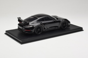 Porsche 911 992 TechArt GTstreet R Črn Z Črnimi Kolesi TechArt 1:18 REMC012 Smola – slika 3 od 6