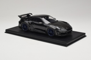 Porsche 911 992 TechArt GTstreet R Črn Z Modrimi Kolesi TechArt 1:18 REMC009 Smola – slika 4 od 6