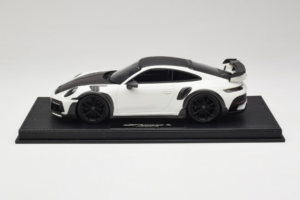 Porsche 911 992 TechArt GTstreet R Bel Z Črnimi Kolesi TechArt 1:18 REMC013 Smola