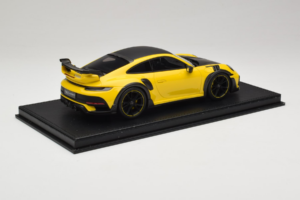 Porsche 911 992 TechArt GTstreet R Rumen Z Črnimi Kolesi TechArt 1:18 REMC011 Smola – slika 3 od 6