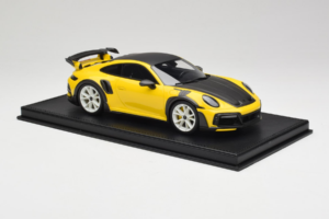 Porsche 911 992 TechArt GTstreet R Rumen Z Belimi Kolesi TechArt 1:18 REMC015 Smola – slika 3 od 6
