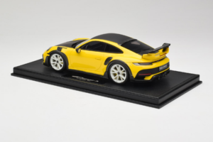 Porsche 911 992 TechArt GTstreet R Rumen Z Belimi Kolesi TechArt 1:18 REMC015 Smola – slika 4 od 6