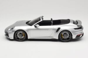Porsche 911 992 Turbo S Kabriolet Srebrn Minichamps 1:18 155069082 Kovina – slika 3 od 6