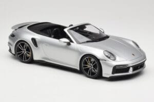 Porsche 911 992 Turbo S Kabriolet Srebrn Minichamps 1:18 155069082 Kovina – slika 4 od 6