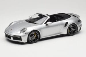 Porsche 911 992 Turbo S Kabriolet Srebrn Minichamps 1:18 155069082 Kovina