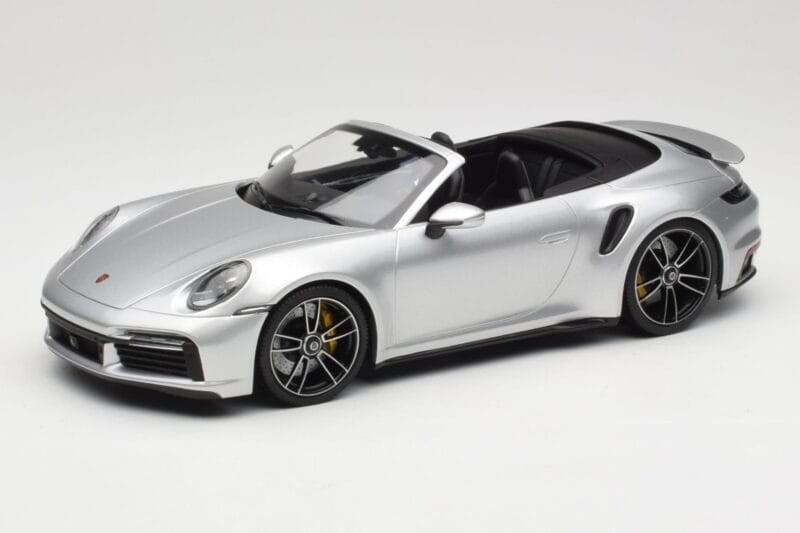 Porsche 911 992 Turbo S Kabriolet Srebrn Minichamps 1:18 155069082 Kovina