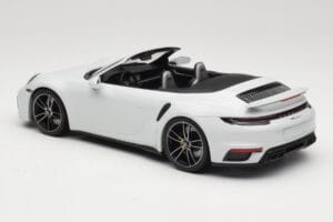 Porsche 911 992 Turbo S Kabriolet White Metallic Minichamps 1:18 155069080 Kovina – slika 5 od 6