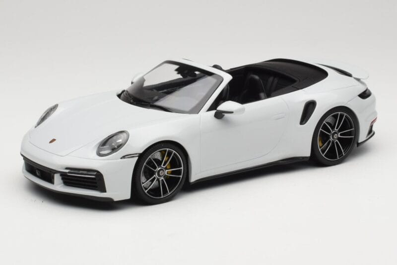 Porsche 911 992 Turbo S Kabriolet White Metallic Minichamps 1:18 155069080 Kovina