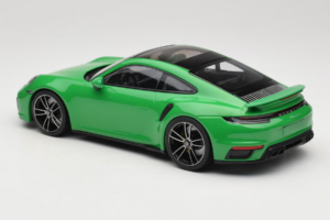 Porsche 911 992 Turbo S Zelena Minichamps 1:18 153069077 Kovina – slika 5 od 6