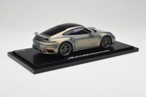 Porsche 911 Turbo S 992 Silver Bamboo Chromaflire With Display Case Spark 1:18 WAP0219100RTSS Smola – slika 3 od 7