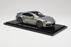Porsche 911 Turbo S 992 Silver Bamboo Chromaflire With Display Case Spark 1:18 WAP0219100RTSS Smola – slika 4 od 7
