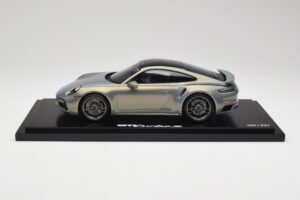 Porsche 911 Turbo S 992 Silver Bamboo Chromaflire With Display Case Spark 1:18 WAP0219100RTSS Smola