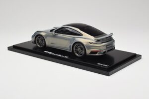 Porsche 911 Turbo S 992 Silver Bamboo Chromaflire With Display Case Spark 1:18 WAP0219100RTSS Smola – slika 5 od 7