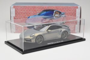 Porsche 911 Turbo S 992 Silver Bamboo Chromaflire With Display Case Spark 1:18 WAP0219100RTSS Smola – slika 7 od 7
