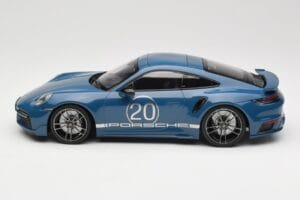 Porsche 911 992 Turbo S Sport Design Package Gentian Blue Metallic Minichamps 1:18 155069170 Kovina – slika 3 od 6