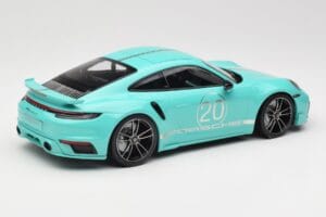 Porsche 911 992 Turbo S Sport Design Package Racing Green Minichamps 1:18 155069175 Kovina – slika 2 od 6