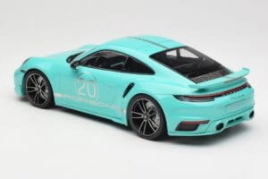 Porsche 911 992 Turbo S Sport Design Package Racing Green Minichamps 1:18 155069175 Kovina – slika 5 od 6