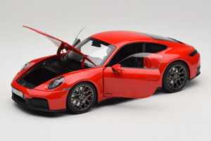 Porsche 911 992.2 Carrera 4 GTS Guards Red Norev 1:18 187171 Kovina – slika 2 od 8