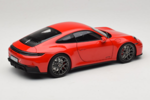 Porsche 911 992.2 Carrera 4 GTS Guards Red Norev 1:18 187171 Kovina – slika 3 od 8