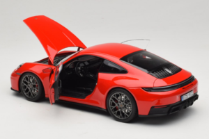 Porsche 911 992.2 Carrera 4 GTS Guards Red Norev 1:18 187171 Kovina – slika 5 od 8