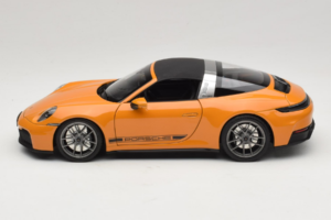 Porsche 911 992.2 Targa 4 GTS Bahama Yellow Norev 1:18 187190 Kovina – slika 6 od 10