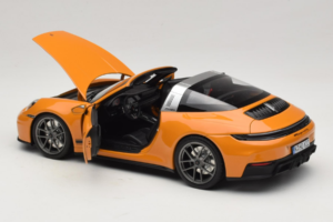 Porsche 911 992.2 Targa 4 GTS Bahama Yellow Norev 1:18 187190 Kovina – slika 7 od 10