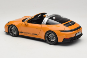 Porsche 911 992.2 Targa 4 GTS Bahama Yellow Norev 1:18 187190 Kovina – slika 9 od 10