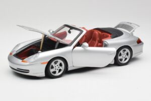 Porsche 911 996 Kabriolet Srebrna Gate 1:18 1052 Kovina – slika 2 od 8