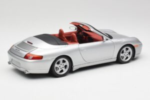 Porsche 911 996 Kabriolet Srebrna Gate 1:18 1052 Kovina – slika 3 od 8