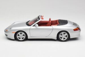Porsche 911 996 Kabriolet Srebrna Gate 1:18 1052 Kovina – slika 4 od 8