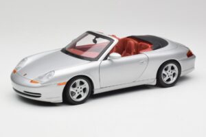 Porsche 911 996 Kabriolet Srebrna Gate 1:18 1052 Kovina