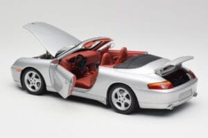 Porsche 911 996 Kabriolet Srebrna Gate 1:18 1052 Kovina – slika 5 od 8