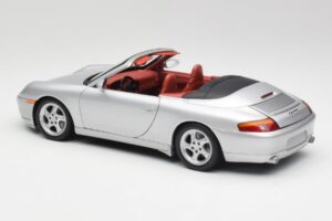 Porsche 911 996 Kabriolet Srebrna Gate 1:18 1052 Kovina – slika 7 od 8