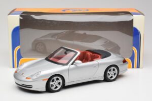 Porsche 911 996 Kabriolet Srebrna Gate 1:18 1052 Kovina – slika 8 od 8
