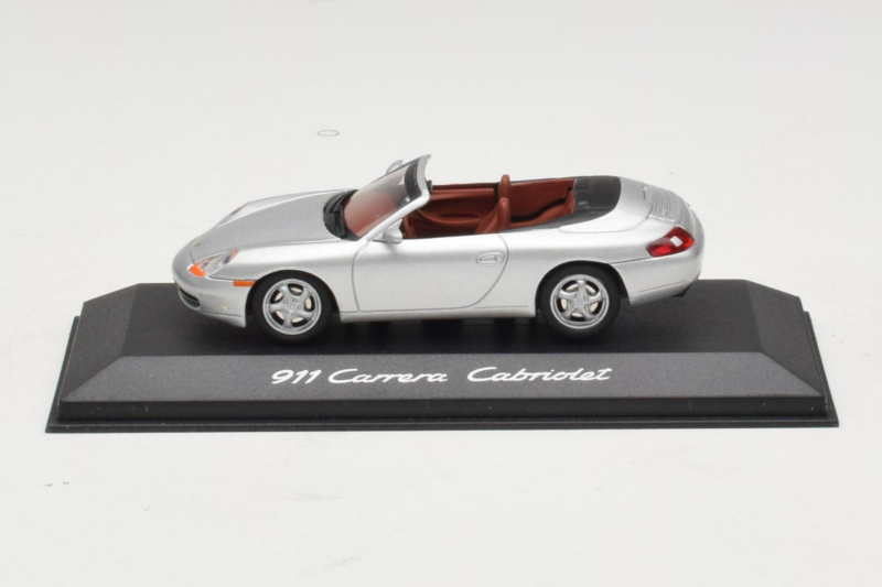 Porsche 911 996 Kabriolet Srebrna Minichamps 1:43 WAP02004097 Kovina