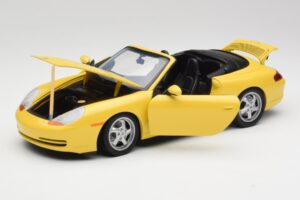 Porsche 911 996 Kabriolet Speed Rumena UT Models 1:18 27906 Kovina – slika 2 od 8