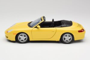 Porsche 911 996 Kabriolet Speed Rumena UT Models 1:18 27906 Kovina – slika 4 od 8