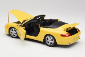 Porsche 911 996 Kabriolet Speed Rumena UT Models 1:18 27906 Kovina – slika 5 od 8
