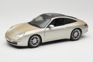 Porsche 911 996 Carrera 4S Srebrn Maisto 1:18 WAP02102212 Kovina