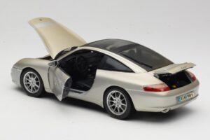 Porsche 911 996 Carrera 4S Srebrn Maisto 1:18 WAP02102212 Kovina – slika 5 od 8