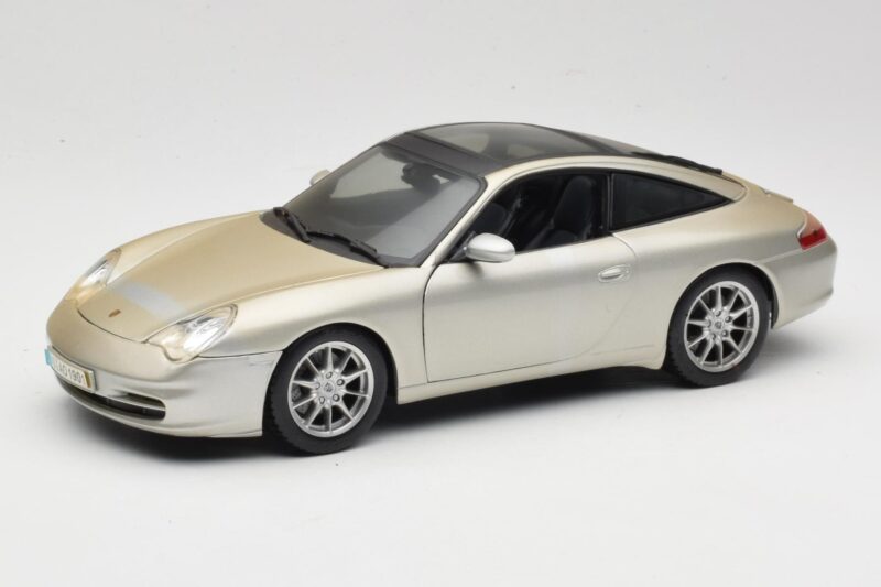 Porsche 911 996 Carrera 4S Srebrn Maisto 1:18 WAP02102212 Kovina