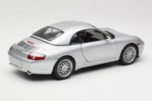 Porsche 911 996 Carrera Kabriolet Srebrna Hot Wheels 1:18 213595 Kovina – slika 3 od 8